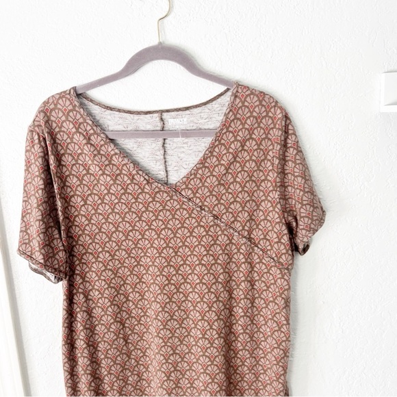 Duluth Trading Company Dress Women's XL To N Flow Jersey Knit Dress Beige Geo - Picture 2 of 6